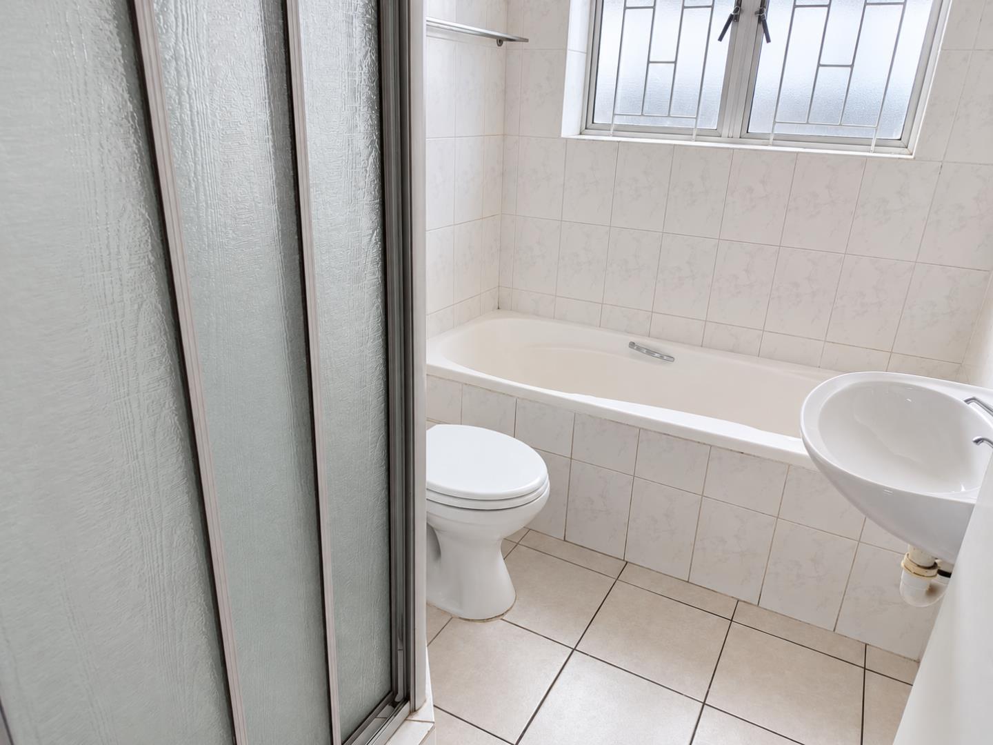 769788_Freshly_Clean_Tiled_Bathroom.png