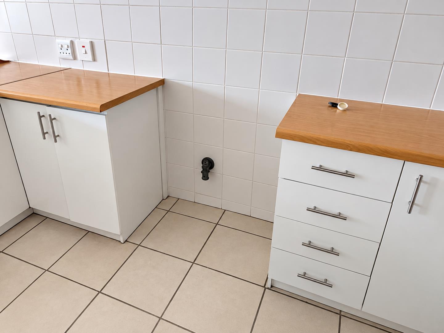 769798_Tidy_Kitchen_with_Exposed_Plumbing_Outlet.png