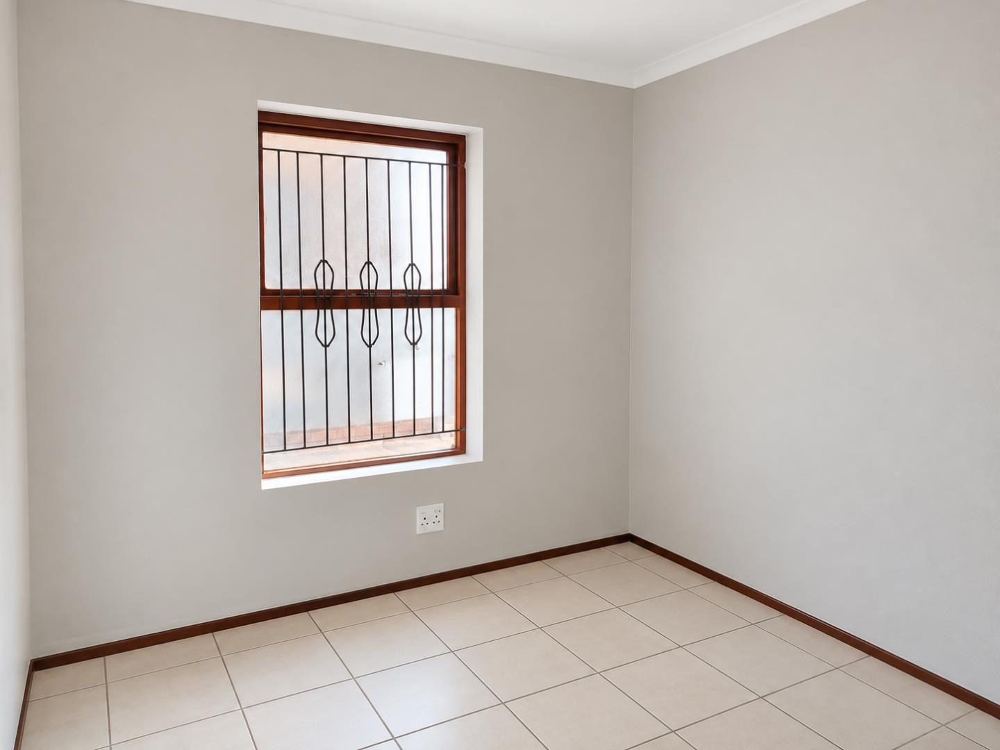 769803_Empty_Neutral_Room_with_Barred_Window.png