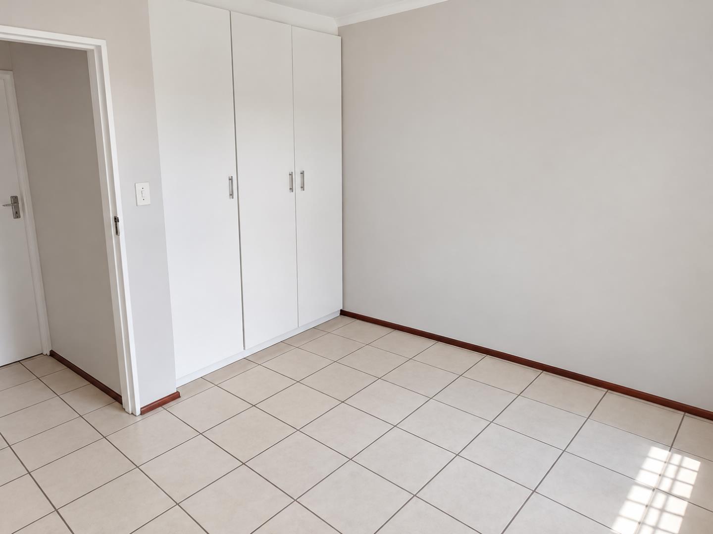 769803_Minimal_Neutral_Wardrobe_Room.png