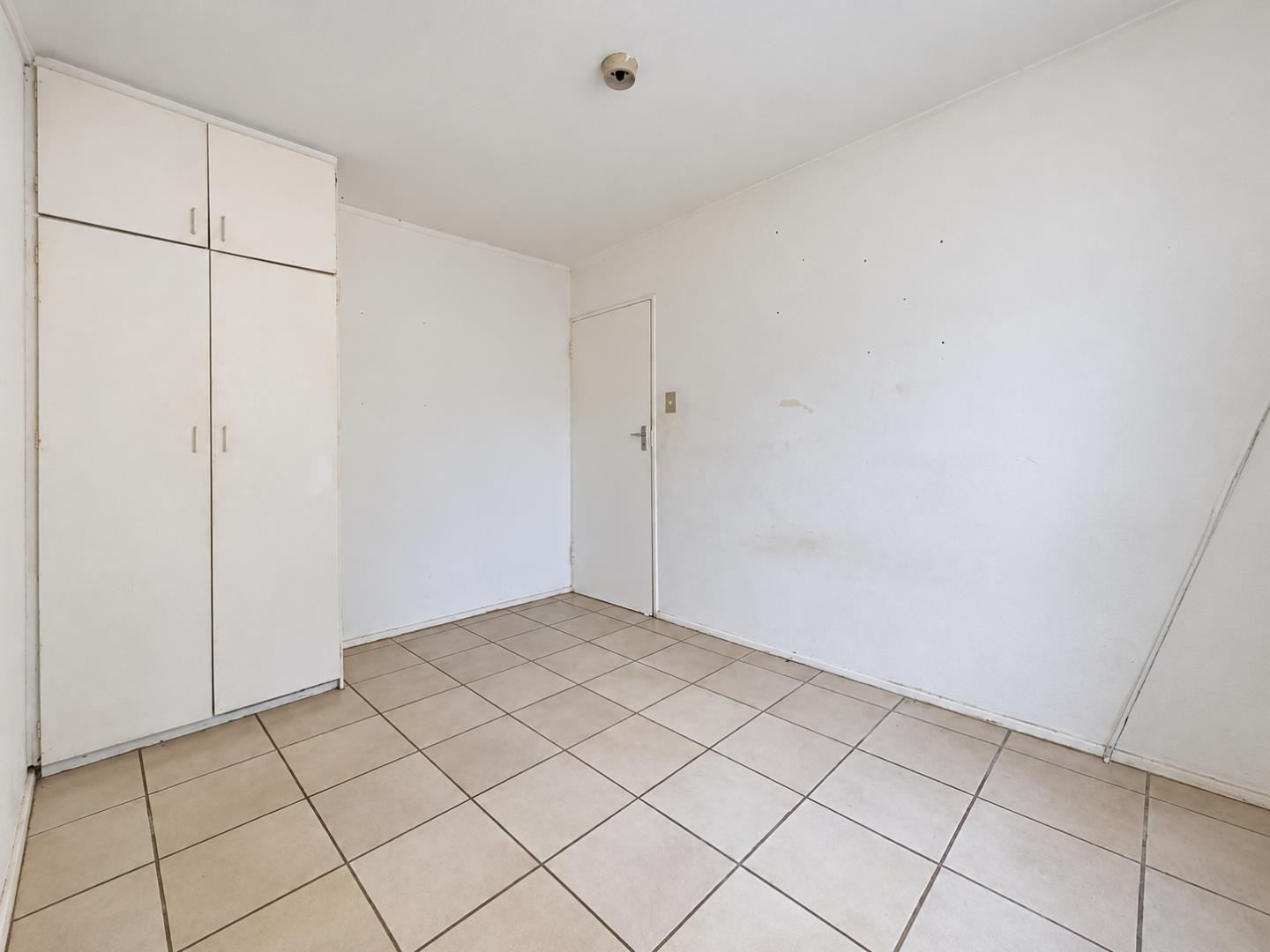 769853_Empty_Worn_Room_with_Built-In_Wardrobe.png