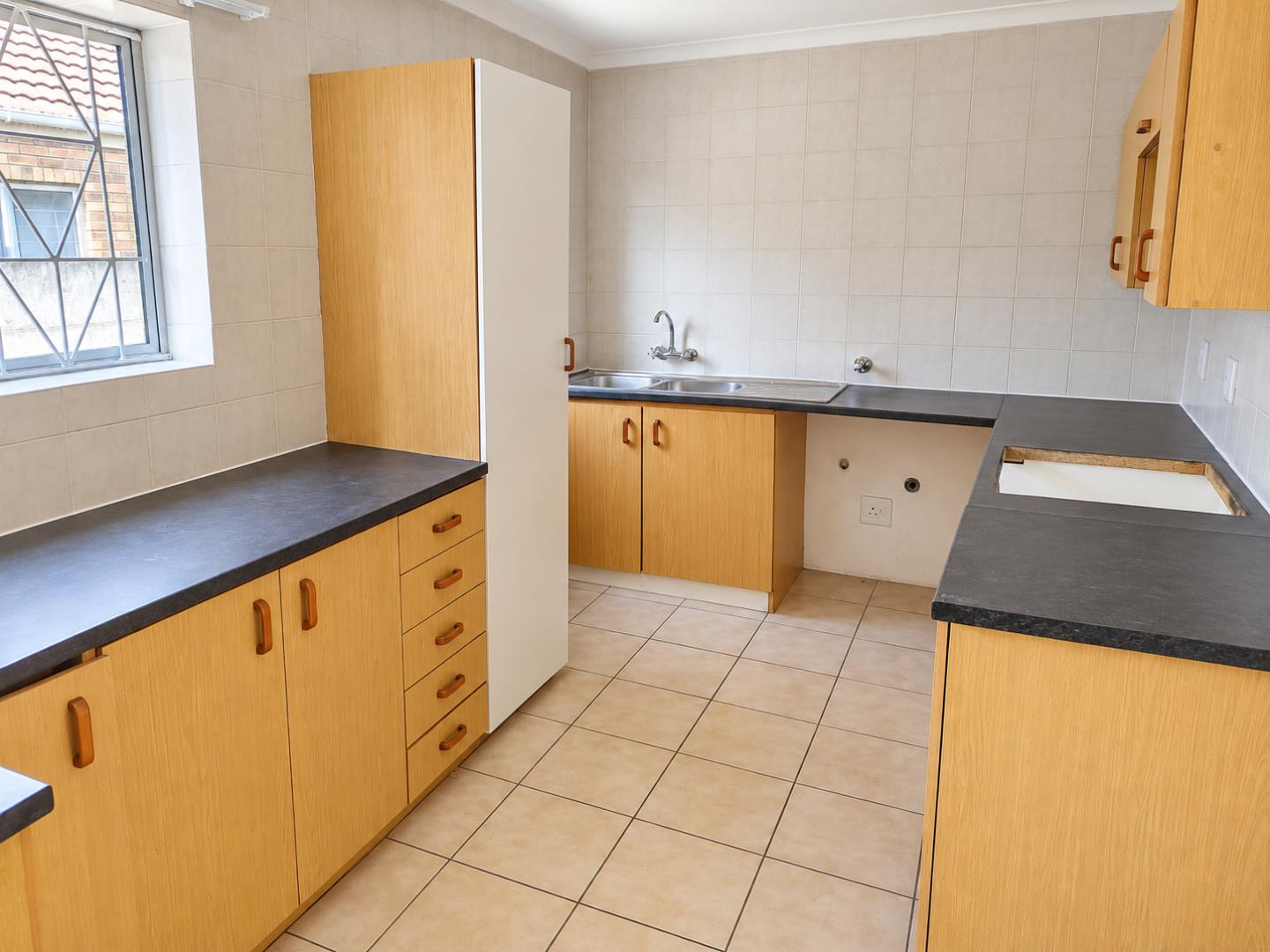 769856_Bright_Compact_Beige-Tiled_Kitchen_with_Oak_Cabinetry.png
