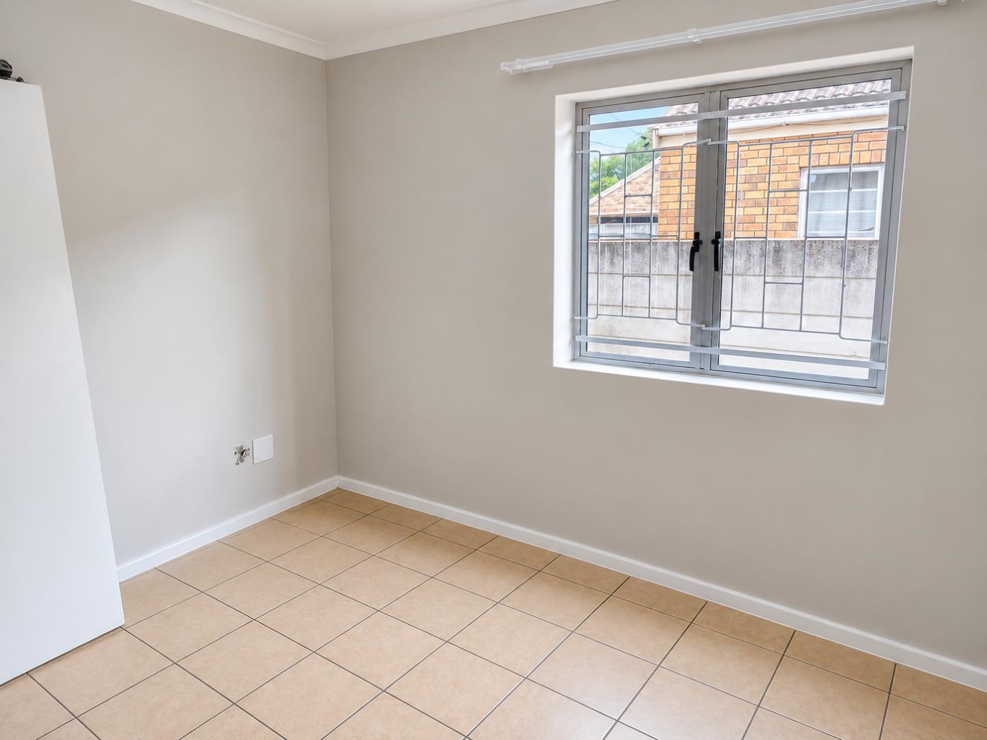 769856_Empty_Neutral_Room_with_Grilled_Window.png