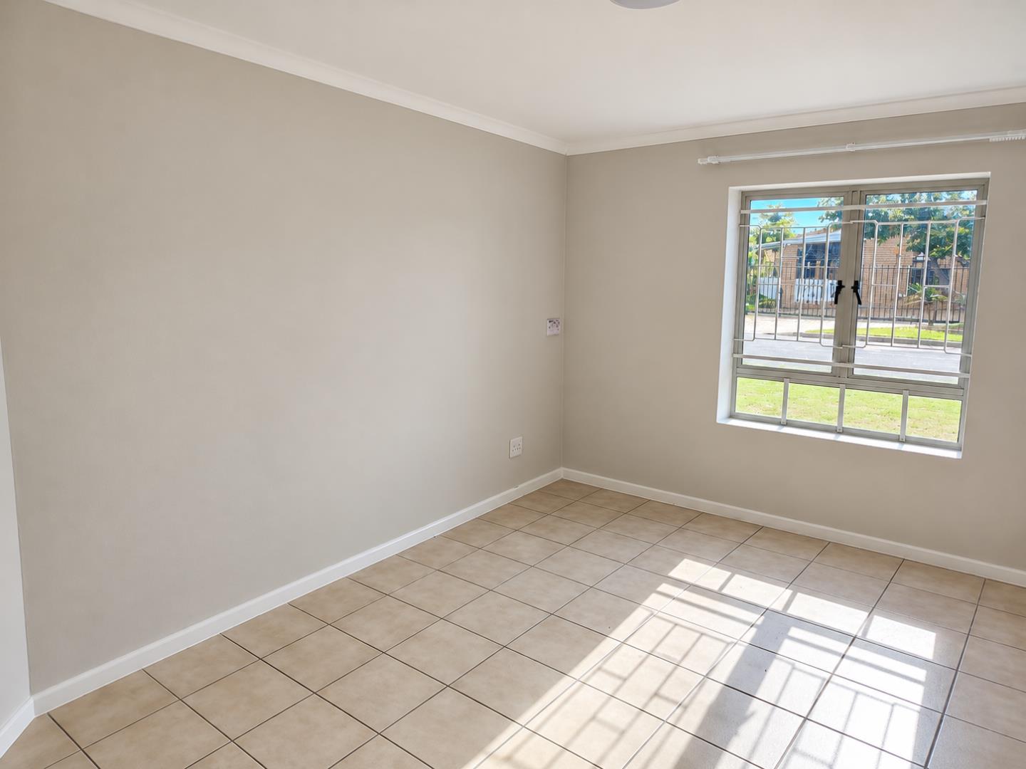 769856_Sunlit_Empty_Neutral-Toned_Room.png