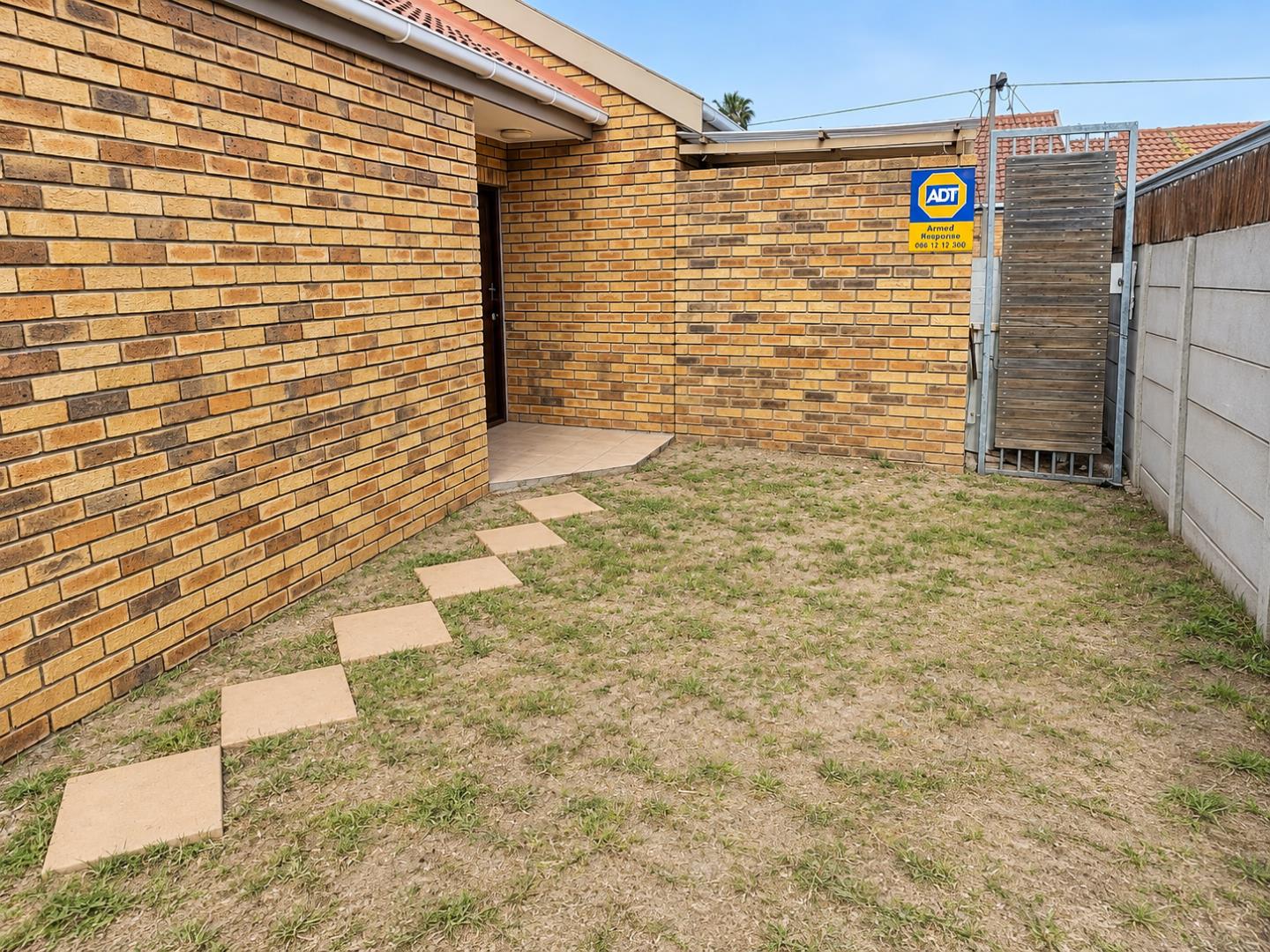769856_Tidy_Brick_Courtyard_with_Stepping_Stones.png