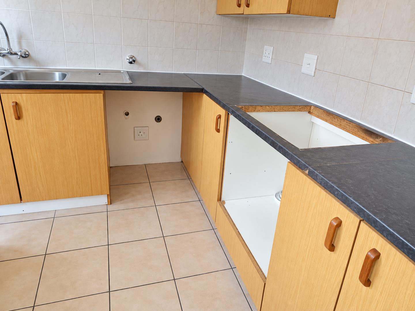 769856_Unfinished_Oak_Kitchen_Laundry_Space.png